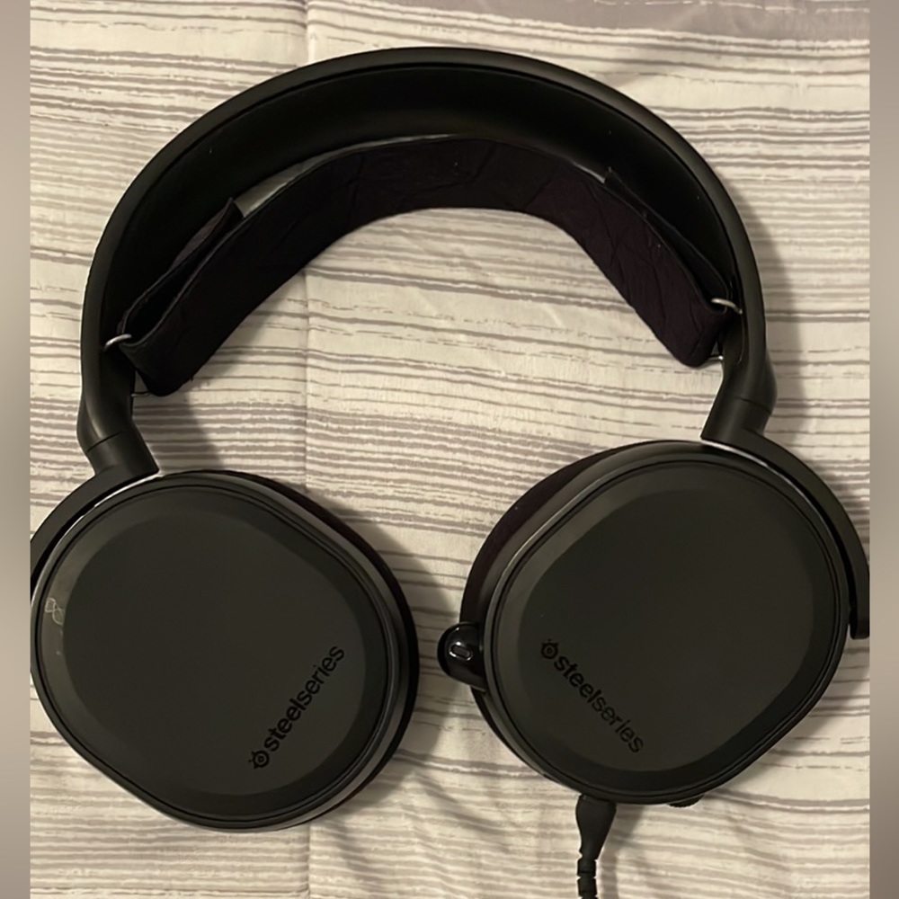 Steel Series headset (Retractable Mic)